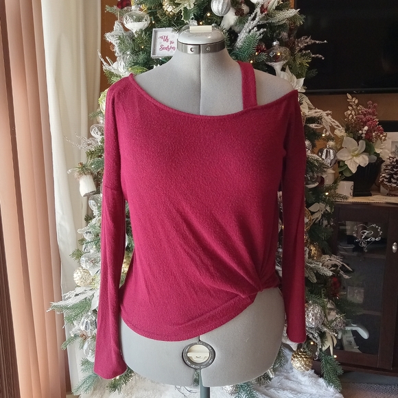 Mm Mm Mm cold shoulder top - Picture 1 of 11